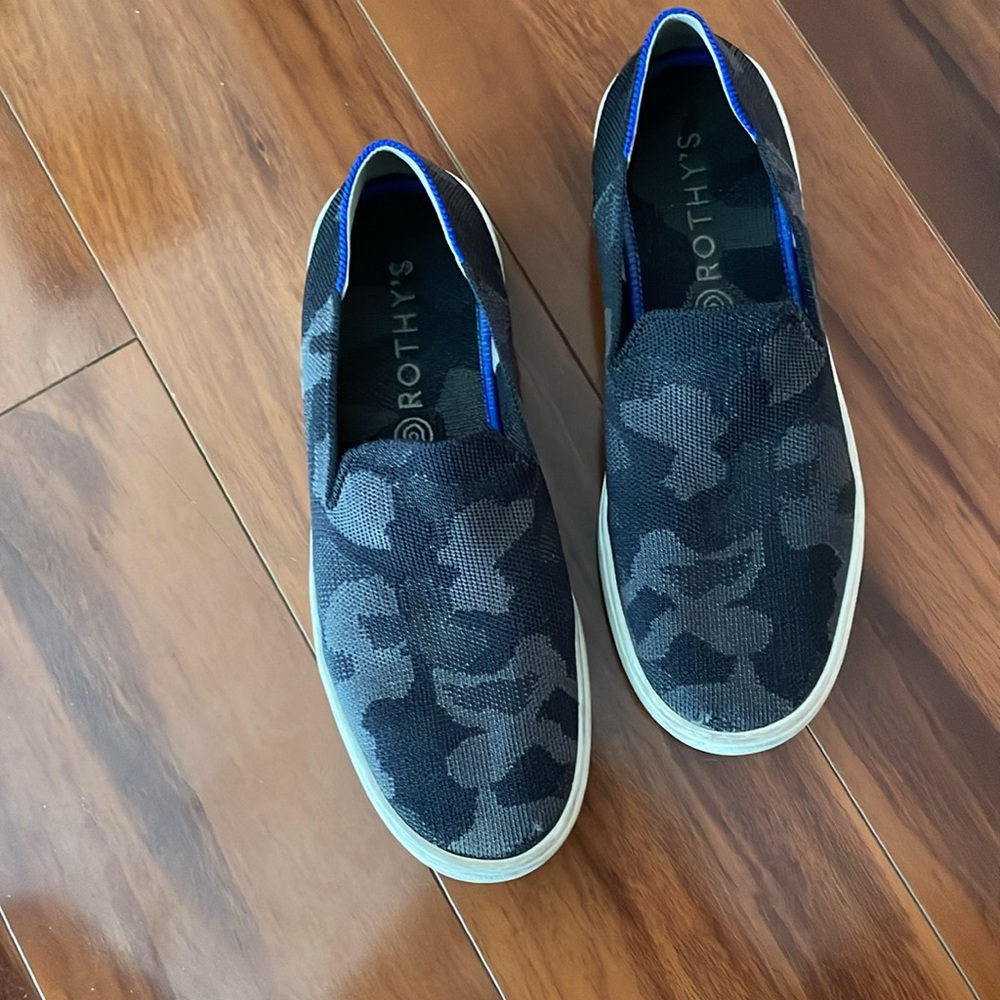 Rothy’s women’s sneaker pull on shoes in camo size 8.5